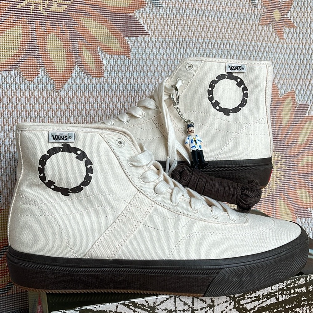 Vans Women’s Crockett High Dec
Quasi White
Vans X Quasi Crockett High Decon Shoe - Picture 12 of 16